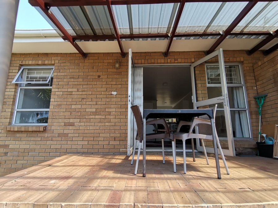 2 Bedroom Property for Sale in Oakglen Western Cape